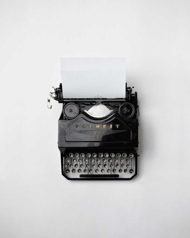Jury en délibération autour d'une grille de notation